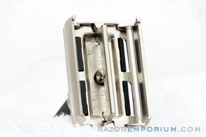 1984 Gillette Super Adjustable "Black Beauty" Double Edge Safety Razor E1