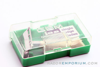 1950's GEM Featherweight Single Edge Razor in Green Case