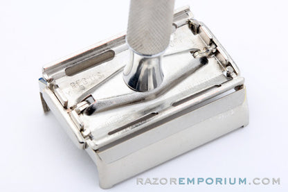 1953 Gillette Super Speed Double Edge in Blue Case Y3