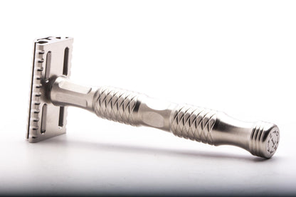 Timeless Razor | Stainless Steel Scalloped .095mm Baseplate With Pineapple Handle & Stand