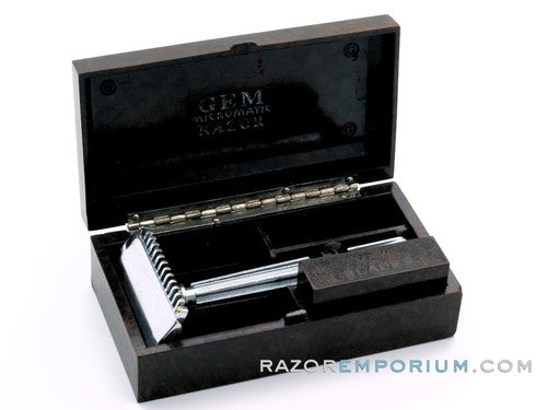 1930's Gem Micromatic Razor Single Edge w/ Maroon Bakelite Case