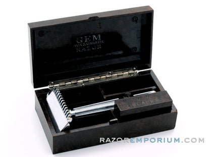 1930's Gem Micromatic Razor Single Edge w/ Maroon Bakelite Case