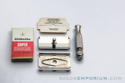 1965 Gillette Travel Tech Razor With Gold Tone Carrying Case - K4