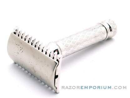 1930's Gillette De Luxe New Improved Norfolk Tuckaway DE Safety Razor