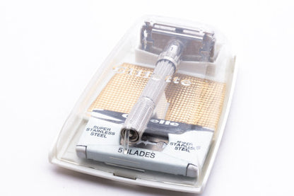 1962 Gillette Slim Adjustable Double Edge Safety Razor w Case H1