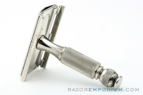 1966 Gillette Travel Safety Razor L1 with Metal Case