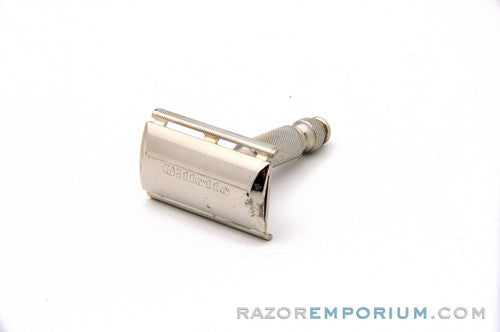 1965 Gillette Travel Tech Razor With Gold Tone Carrying Case - K4