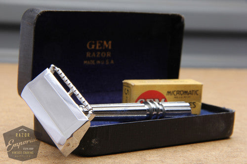 Gem 1940's Micromatic Clog Pruf Single Edge Safety Razor w/ Black Leather Case - Mint