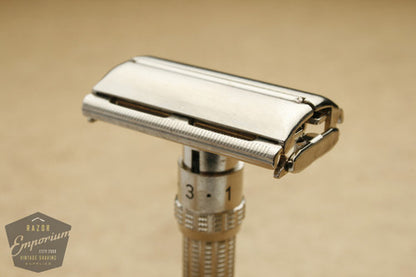 Gillette 1966 Slim Adjustable Safety Razor L4
