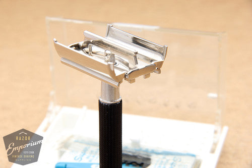 Gillette 1968 Black Handle Super Speed Safety Razor w/ Case