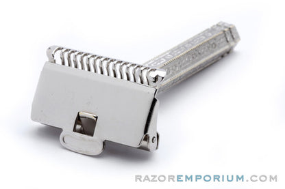 1930s Ever-Ready 1912 Style Chain Single Edge Razor with Mahoganite Box