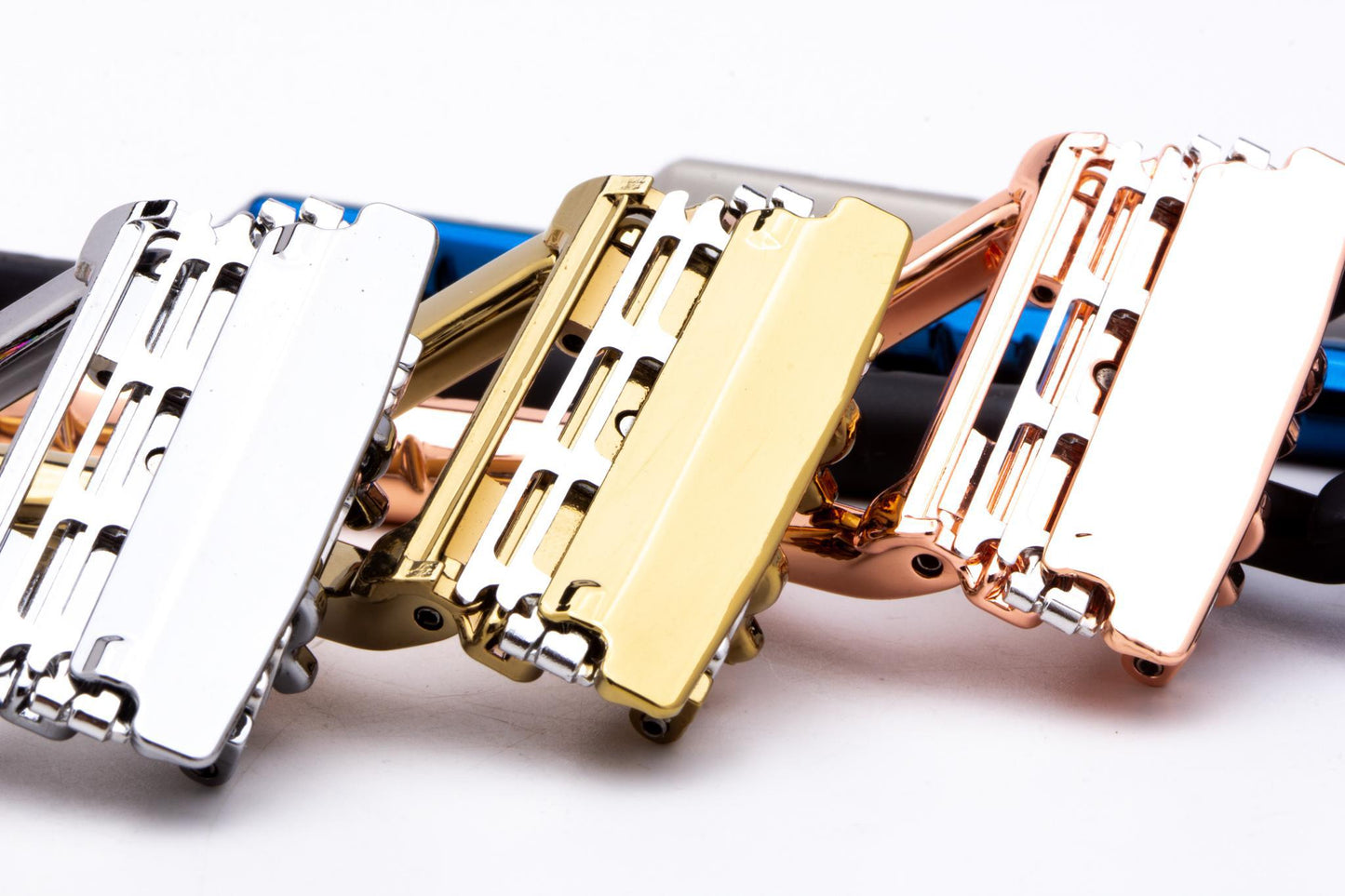 The LEAF |Triple-Blade Pivoting Head Razor