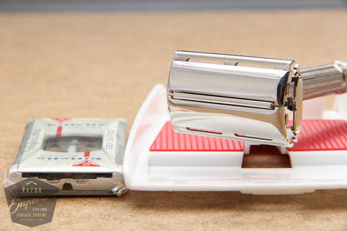 Gillette 1966 Slim Adjustable Safety Razor w/ Red Case L1