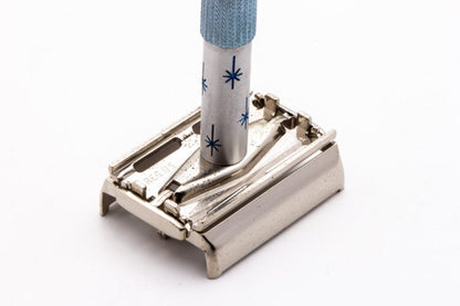 1963 Gillette I1 Blue Star Lady Gillette DE Safety Razor with Case and Blade Bank