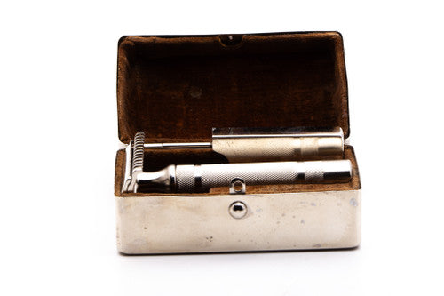 1930's Gillette NEW Long Comb Common Bar Razor Set  | Metal Case & Blade Bank