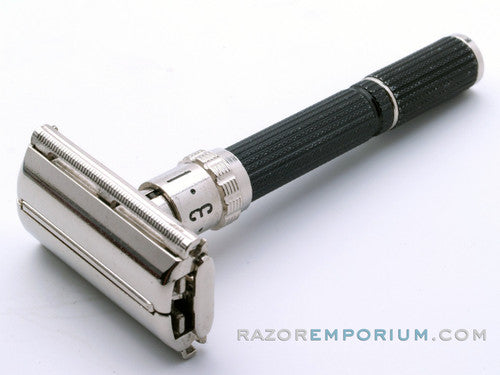 1974 U4 Gillette Super Adjustable 109 Safety Razor Set w/ Case & Blade Bank