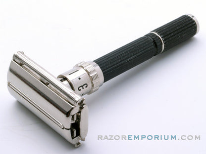 1974 U4 Gillette Super Adjustable 109 Safety Razor Set w/ Case & Blade Bank