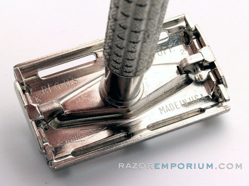1965 K2 Flair Tip Super Speed DE Safety Razor Set Nickel w/ White Case & Blade Bank