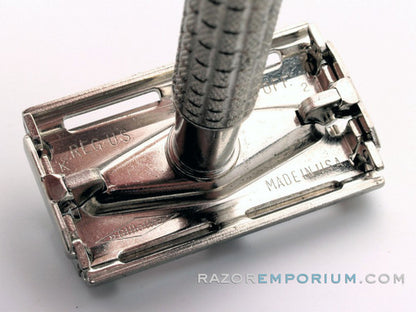 1965 K2 Flair Tip Super Speed DE Safety Razor Set Nickel w/ White Case & Blade Bank
