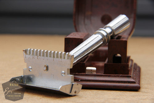 Gem 1930's Micromatic Single Edge Razor in Art Deco Case // Maroon