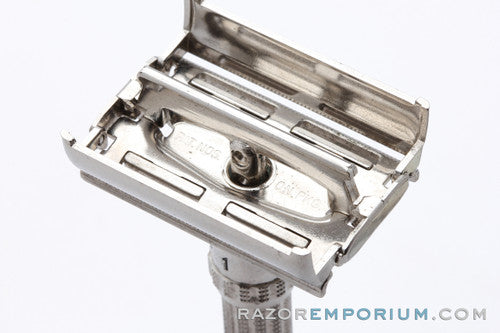 1966 Gillette Slim Adjustable Double Edge Safety Razor Set L1