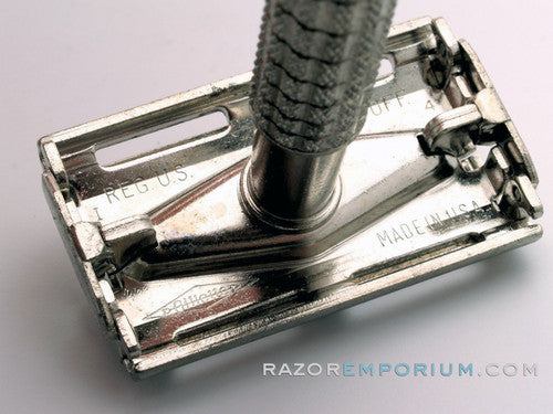 1963 Gillette I4 Flare Tip Super Speed Safety Razor Vacation & Travel Kit