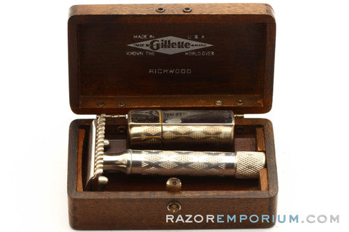 1921 Gillette New Improved Richwood Safety Razor Set w/ Case and Blade Bank