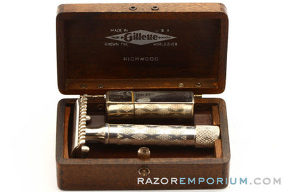 1921 Gillette New Improved Richwood Safety Razor Set w/ Case and Blade Bank