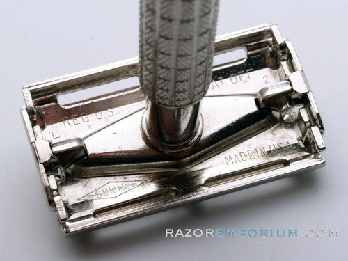 1966 L2 Gillette Flare Tip DE Super Speed Safety Razor