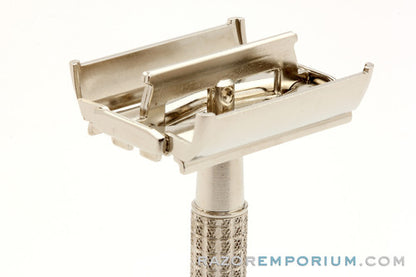 1959 E2 Regular Super Speed Flair Tip DE Safety Razor Set Nickel w/ White Case & Blade Bank & Instructions