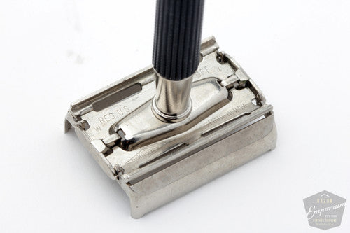 1976 Gillette W4 Black Handle Super Speed Safety Razor Set
