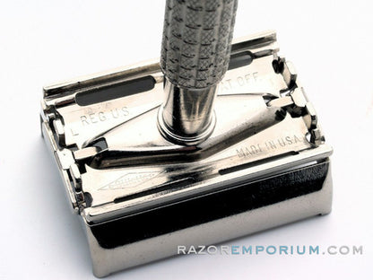 1966 Gillette L1 Flair Tip Super Speed Safety Razor Vacation & Travel Kit