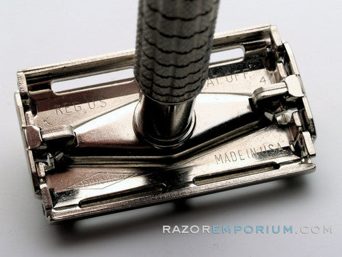 1965 K4 Gillette TV Super Speed Razor Set in Original Red Case w/ Blueblades