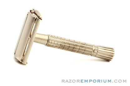 1966 L1 Flair Tip Super Speed Safety Razor in White Case and Blades