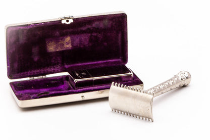 1909 Gillette Silver  ABC Pocket Edition OLD Type Floral Handle - Open Comb DE Razor Set
