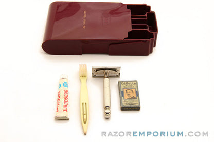 1956 Gillette B4 Etched Logo Cap Ball End Tech Razor in Maroon Pok-Kit Case