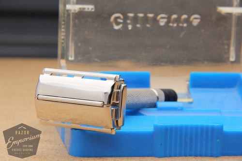 Gillette 1952 Black Tip DE Super Speed in Orig. Blue Case - X2