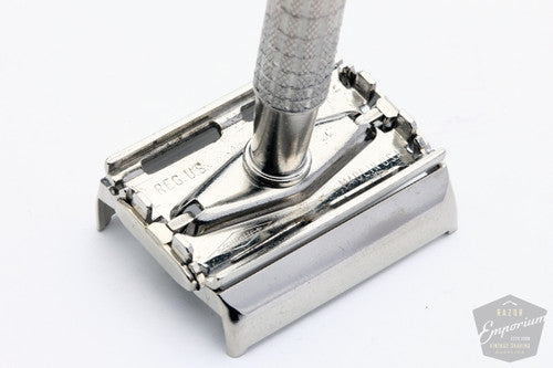 Gillette 1966 Flair Tip Super Speed DE Safety Razor