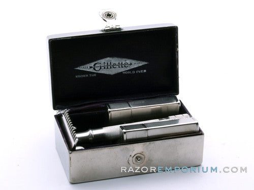 1907 Gillette Silver Single Ring Old Type Set in Case w/ Blade Banks