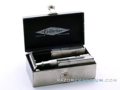1907 Gillette Silver Single Ring Old Type Set in Case w/ Blade Banks