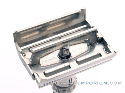 1972 S1 Gillette Super Adjustable 109 Safety Razor Set w/ Case & Blade Bank