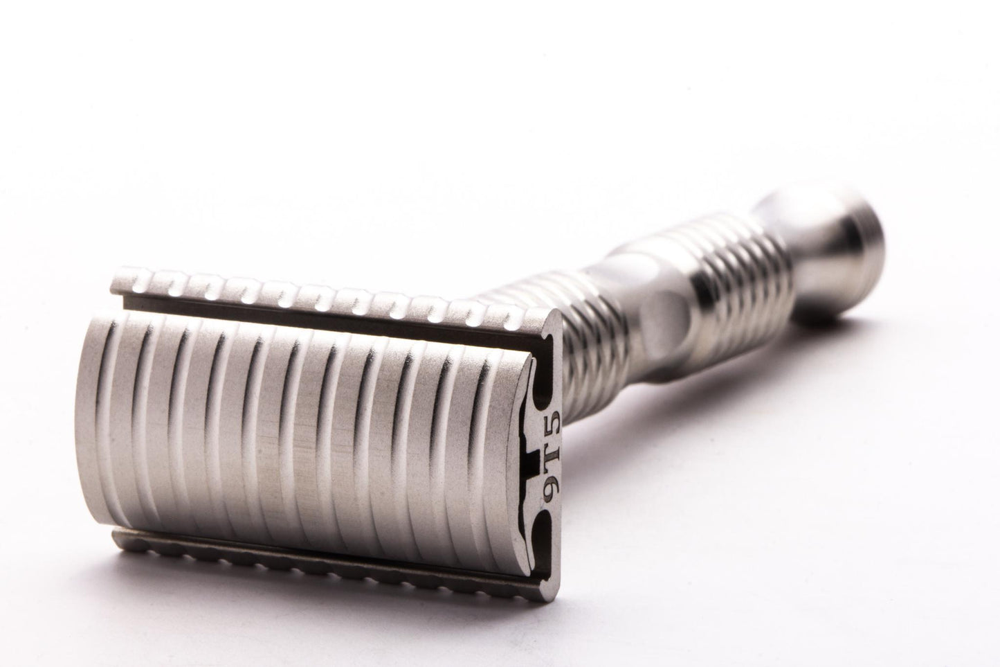 Timeless Razor | Stainless Steel Scalloped .095mm Baseplate With Pineapple Handle & Stand