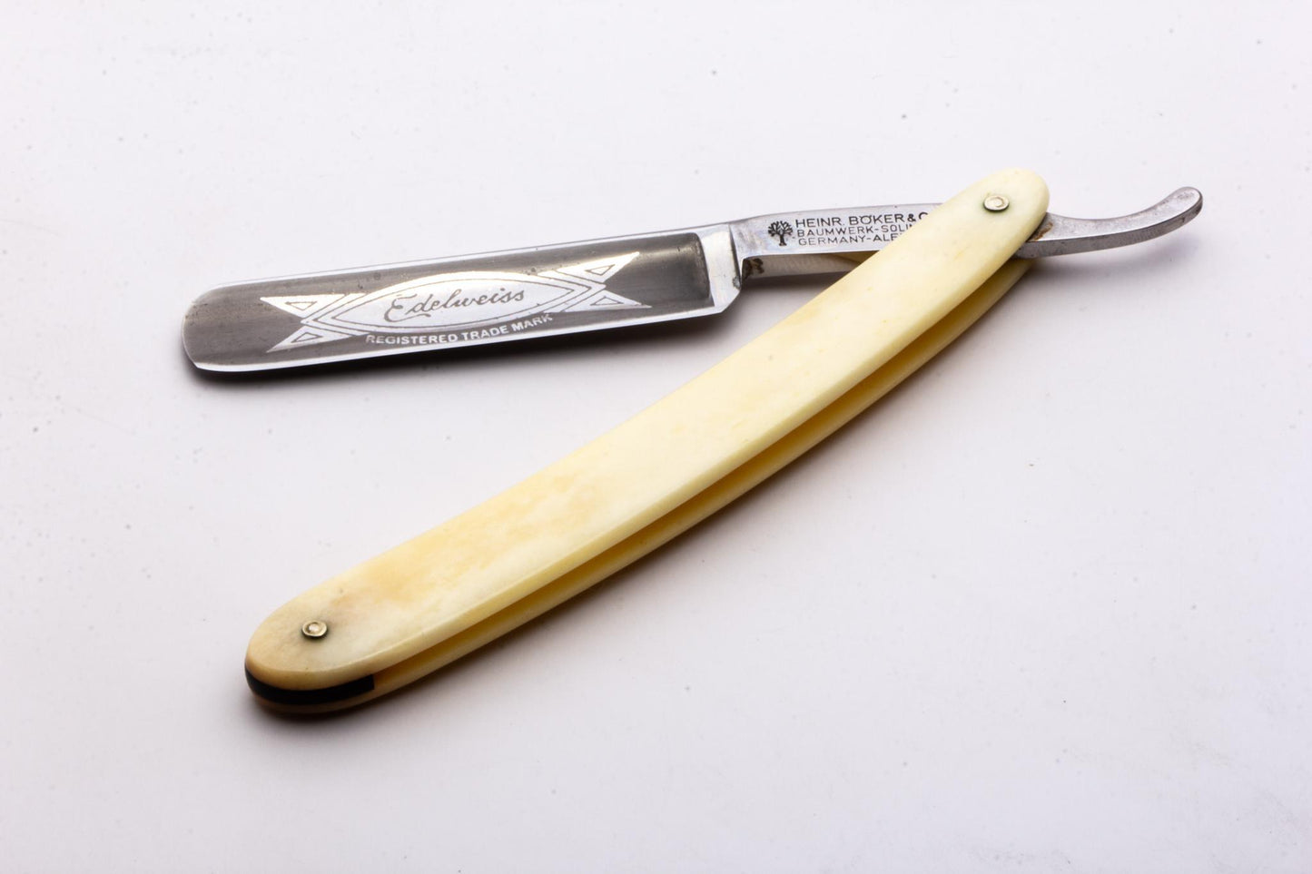Vintage Restored | 5/8" Boker  Rasiermesser Edelweiss With Blonde Horn Scales