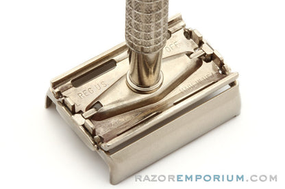 1966 L1 Flair Tip Super Speed Safety Razor in White Case and Blades