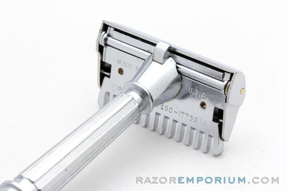 1930's Gem Micromatic Razor Single Edge in Maroon Bakelite Case
