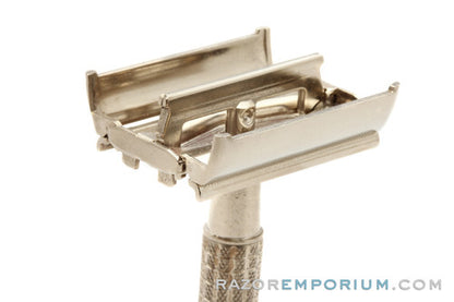 1966 L1 Flair Tip Super Speed Safety Razor in White Case and Blades