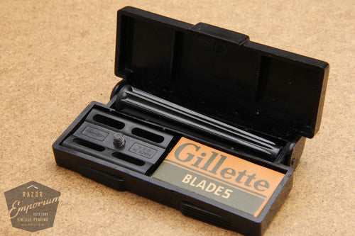 Military Gillette Razor Gillette 1944 WWII Bakelite Handle Tech DE Safety Razor Set w/ Case ...