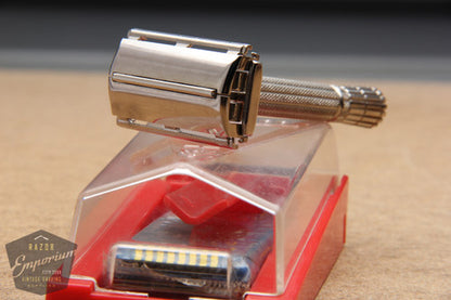 Gillette 1958 TV Super Speed Razor w/ Red Case - D1