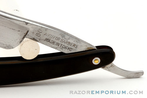 5/8" T. The Aiku'M No. 60 Straight Razor w/ Case | Tokyo