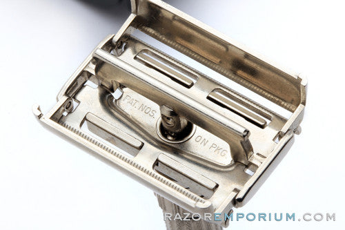 1960 Gillette Fatboy $1.95 Adjustable DE Safety Razor in Case F2